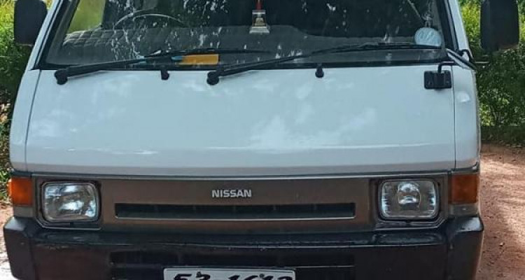 NISSAN LARGO 1987