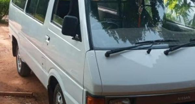 NISSAN LARGO 1987