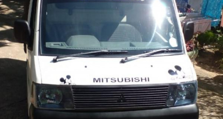 MITSUBISHI MINICAB 2002