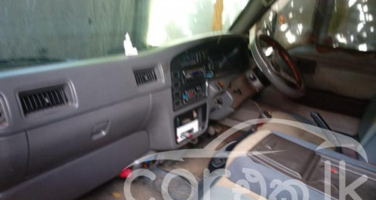 NISSAN CARAVAN 1990