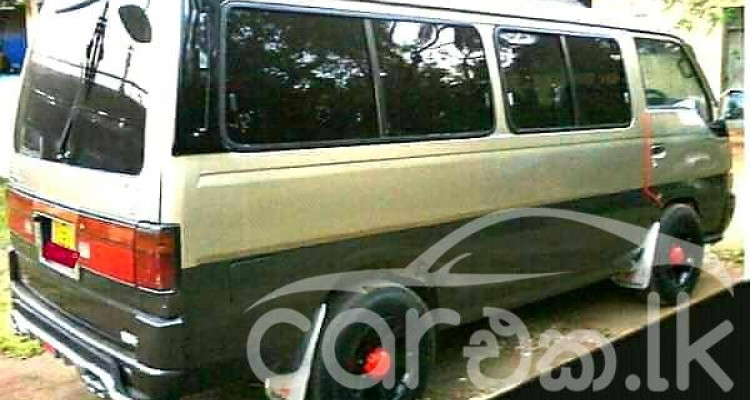 NISSAN CARAVAN 2002