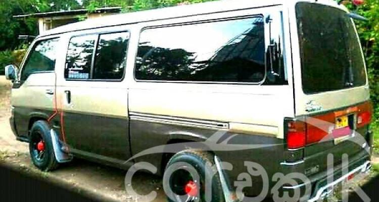 NISSAN CARAVAN 2002