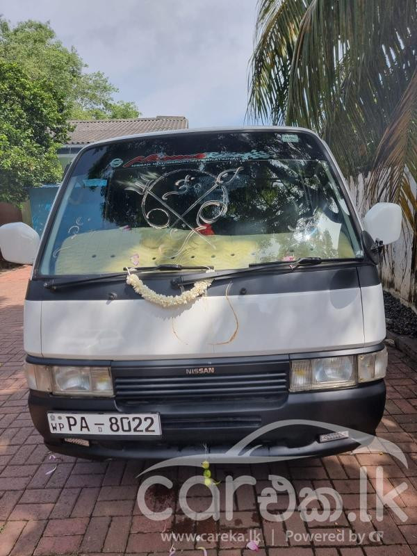NISSAN CARAVAN 2001