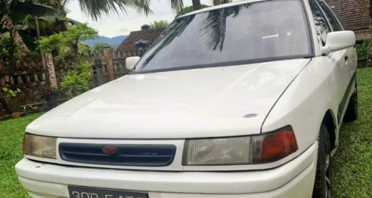 MAZDA FAMILIA 1993