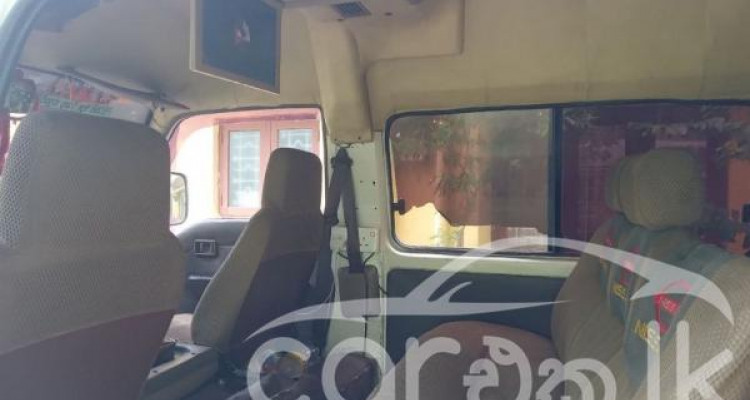 NISSAN CARAVAN 1993