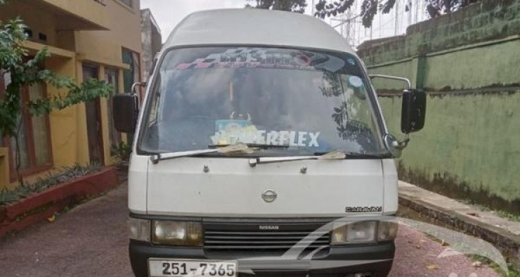 NISSAN CARAVAN 1993