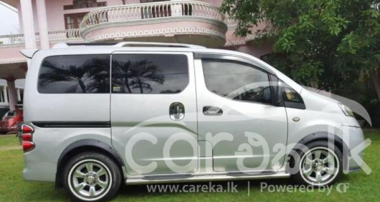 NISSAN NV200 2012