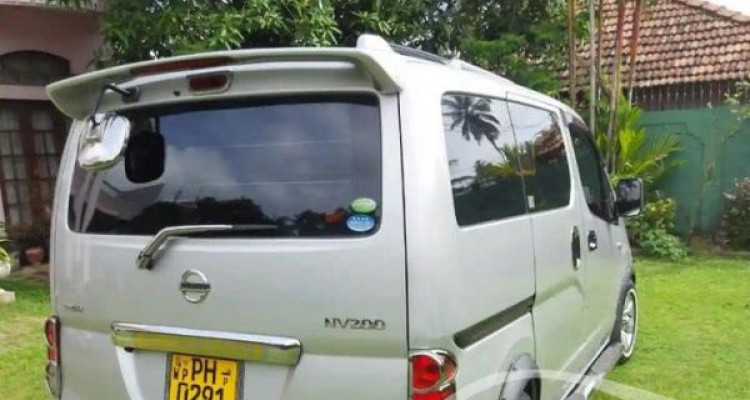 NISSAN NV200 2012