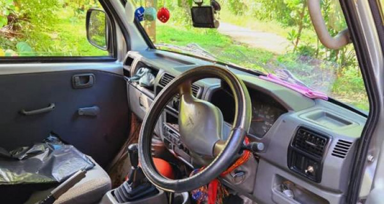 MITSUBISHI MINICAB GD U61T 2000