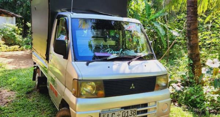 MITSUBISHI MINICAB GD U61T 2000