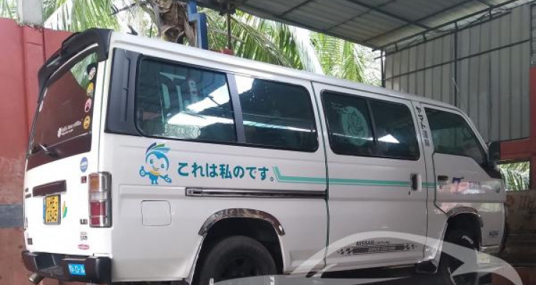 NISSAN CARAVAN 1998