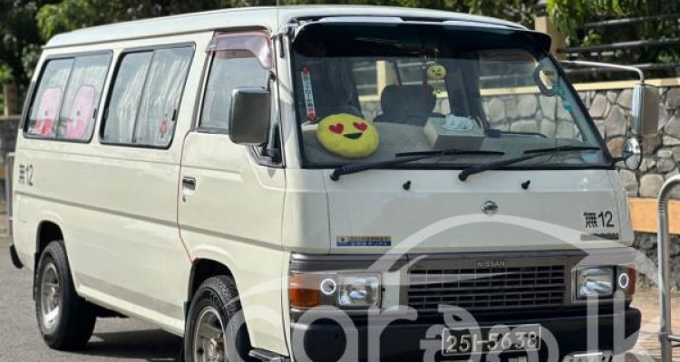 NISSAN CARAVAN 1995