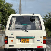 NISSAN CARAVAN 1995