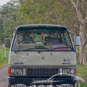 NISSAN CARAVAN 1995