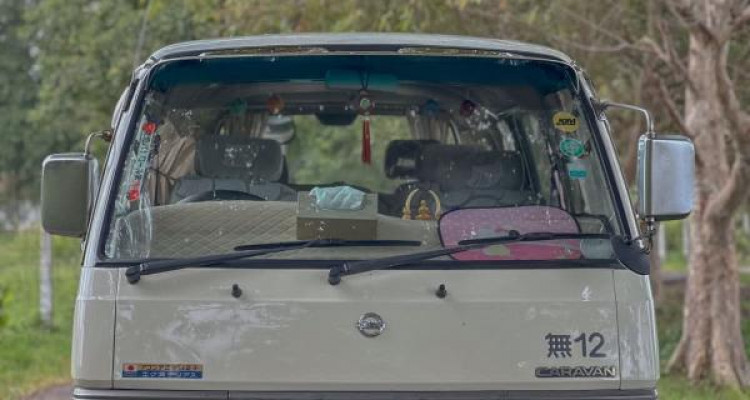 NISSAN CARAVAN 1995