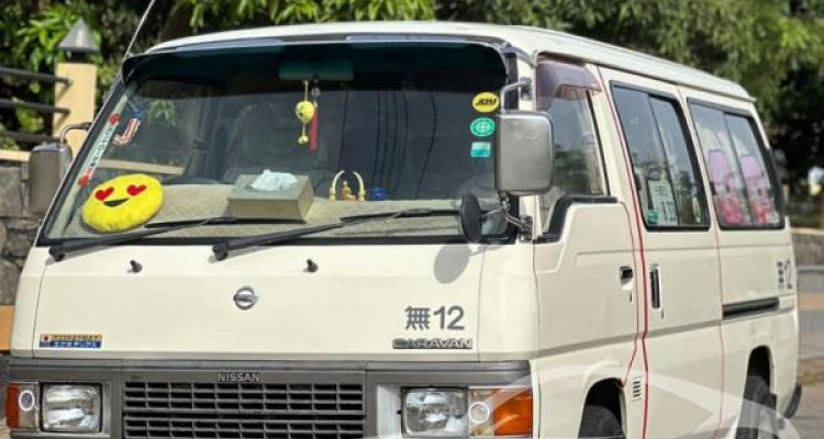 NISSAN CARAVAN 1995