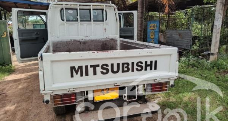 MITSUBISHI CANTER CREW CAB 1987