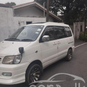 TOYOTA NOAH 2002