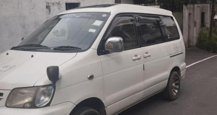 TOYOTA NOAH 2002