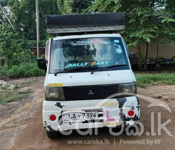 MITSUBISHI MINICAB GD U61T 2001