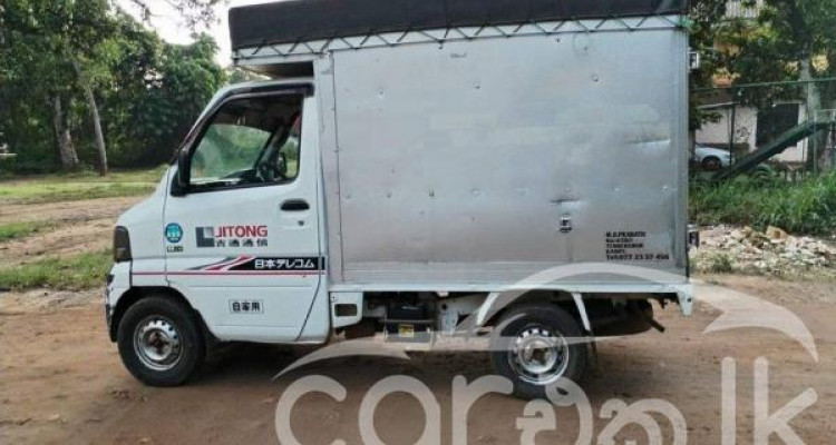MITSUBISHI MINICAB GD U61T 2001