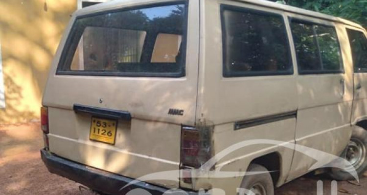MITSUBISHI DELICA 1982