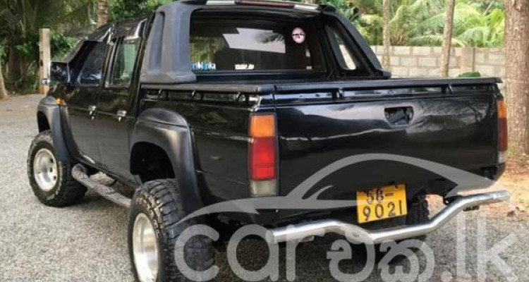 NISSAN DOUBLE CAB 1987