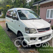 TOYOTA NOAH KR42 2001