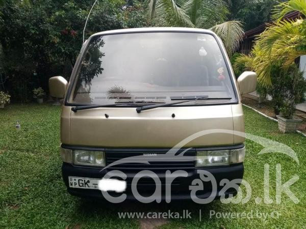 NISSAN CARAVAN 2001
