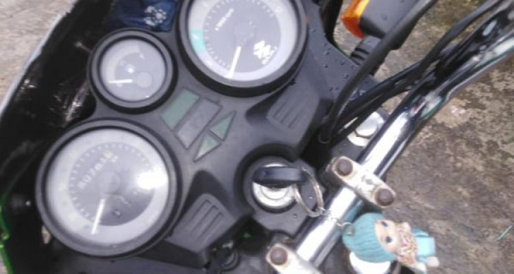 BAJAJ CALIBER 2004