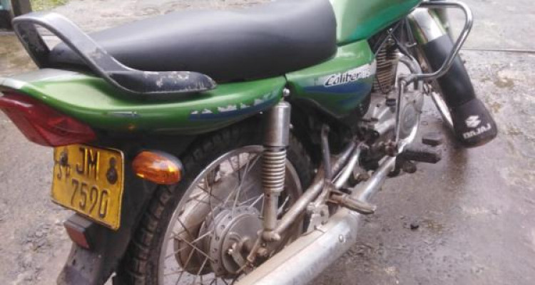 BAJAJ CALIBER 2004