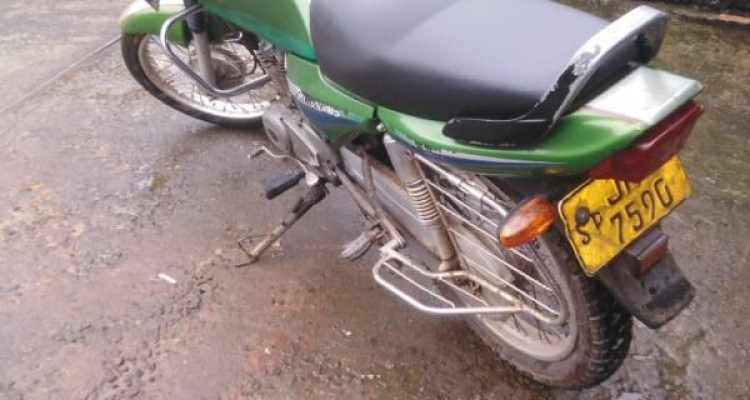 BAJAJ CALIBER 2004