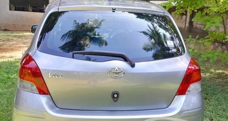 TOYOTA VITZ 2009