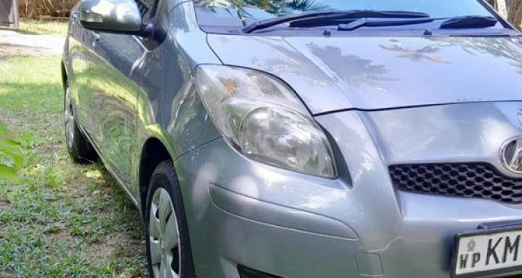 TOYOTA VITZ 2009