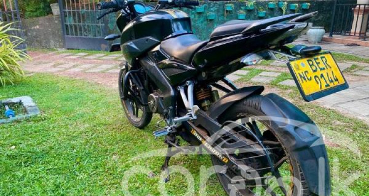 BAJAJ PULSAR NS150 2016