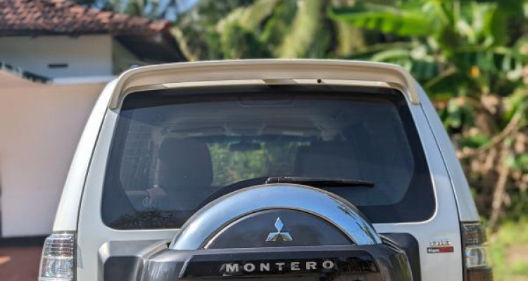 MITSUBISHI MONTERO 2013