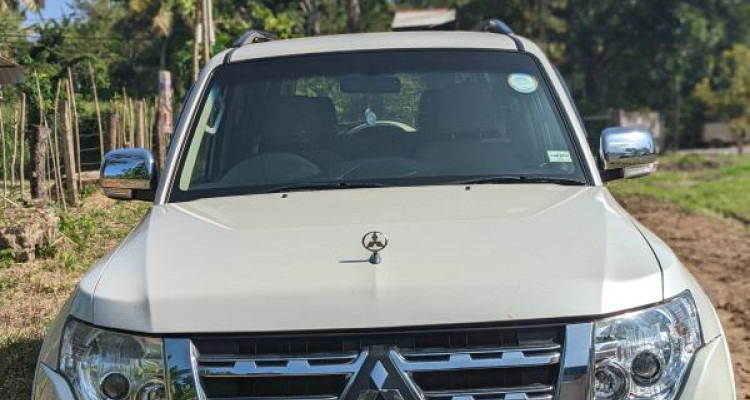 MITSUBISHI MONTERO 2013