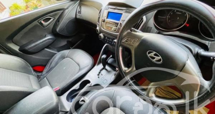 HYUNDAI TUSCANI 2011