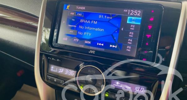 TOYOTA PREMIO 2018