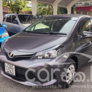 TOYOTA VITZ 2016