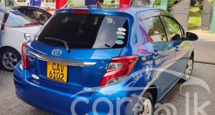 TOYOTA VITZ 2015