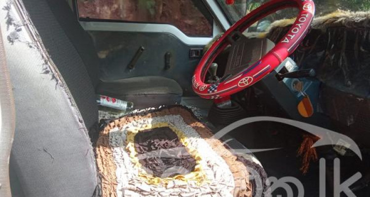 TOYOTA HIACE LH61 1989