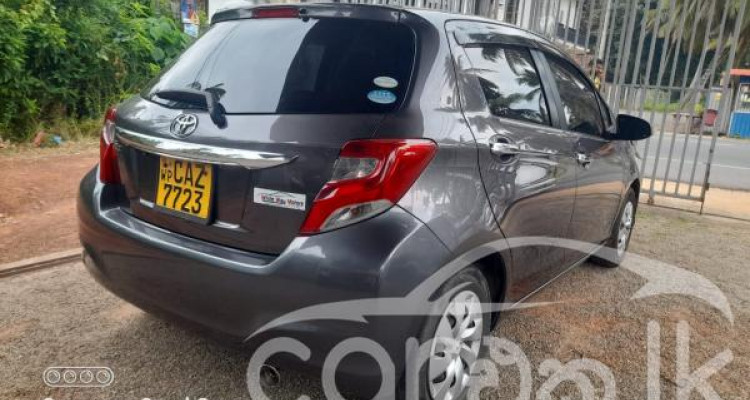 TOYOTA VITZ 2016