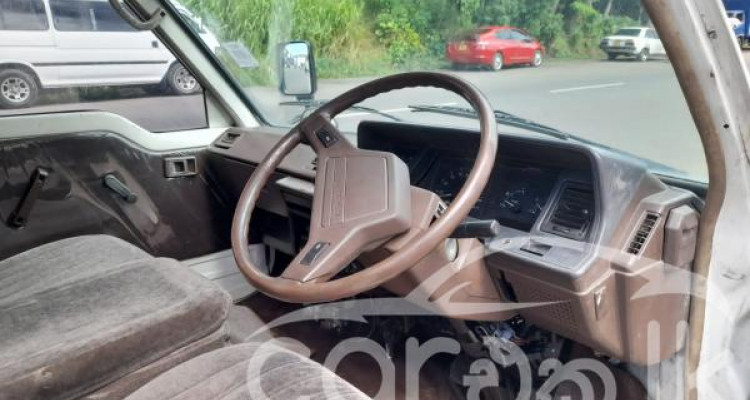 TOYOTA HIACE 1983