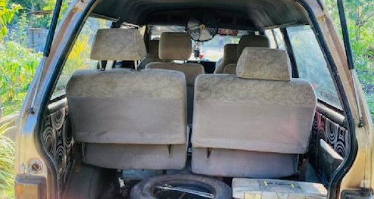 NISSAN LARGO 1987