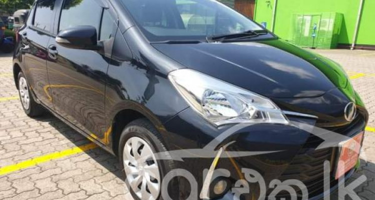 TOYOTA VITZ 2017