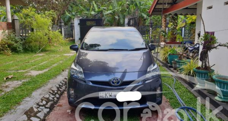TOYOTA PRIUS 2011
