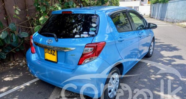 TOYOTA VITZ 2015