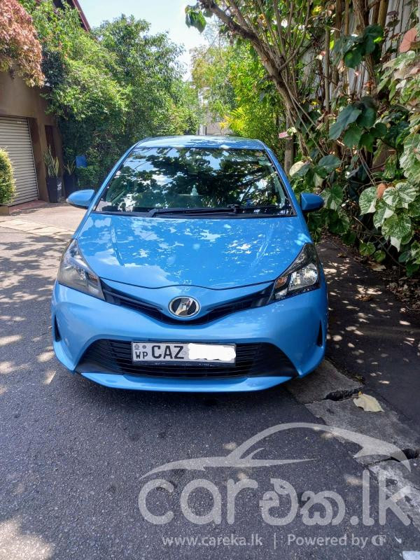 TOYOTA VITZ 2015