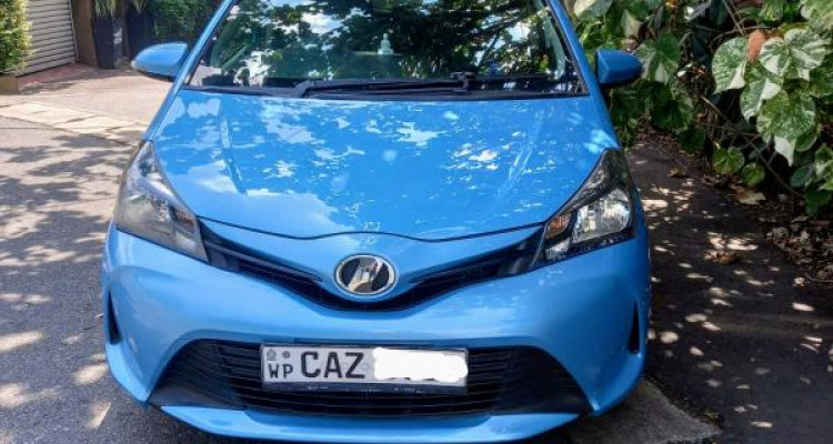 TOYOTA VITZ 2015